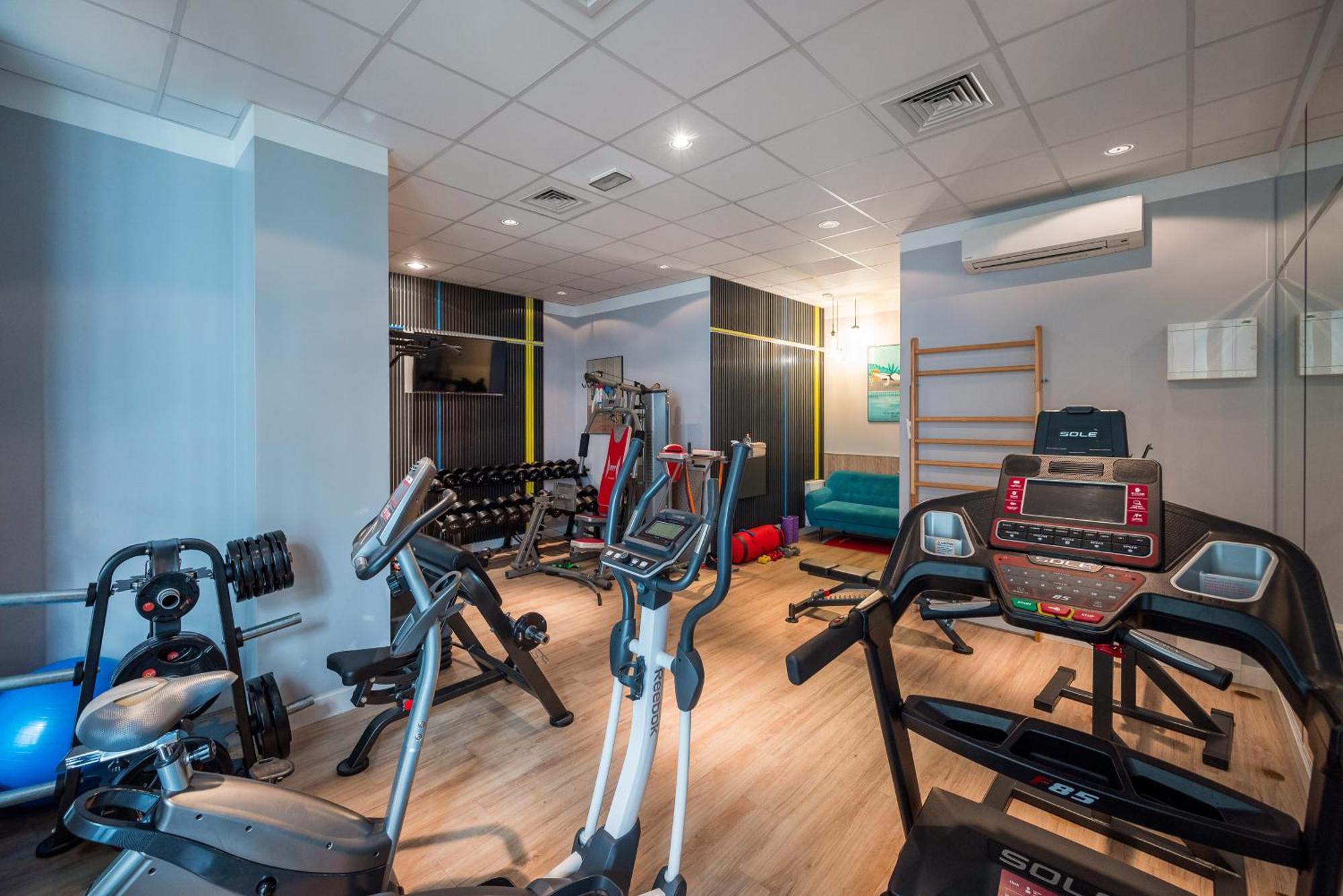 Luxury 2-Bedroom Penthouse Warsaw Skyline 15M Terrace, Garage, Gym, Rooftop & Only 500 M To Metro Buitenkant foto